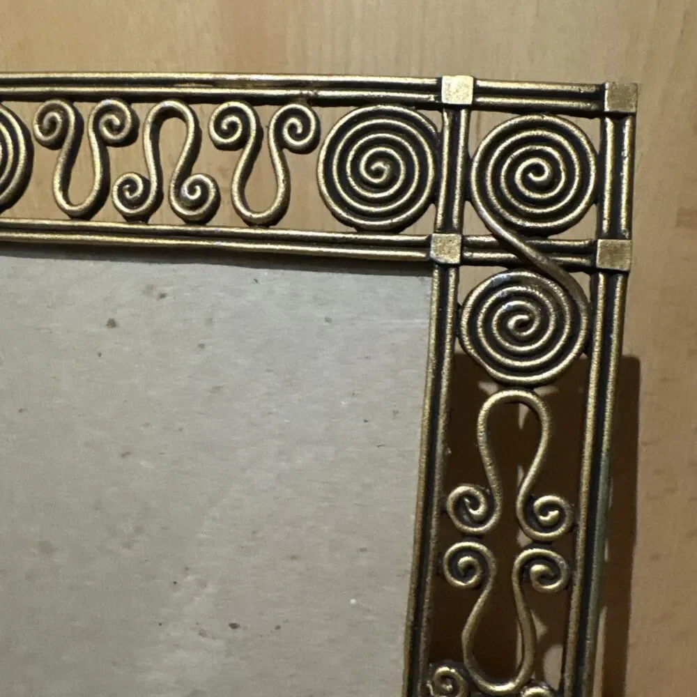 VTG Ornate Bronze Brass 4x6 Picture Frame Unique